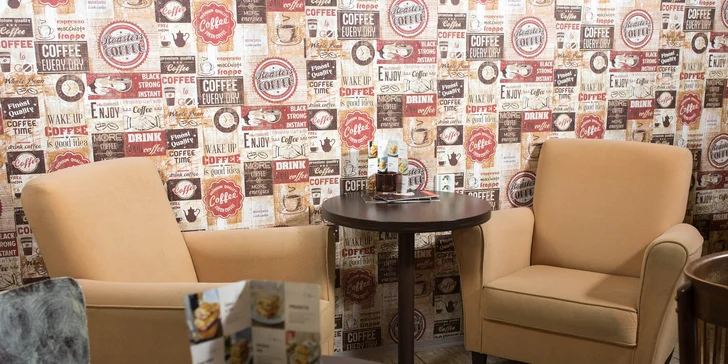 Čerstvé panini, lahodná káva so zákuskom a iné dobroty