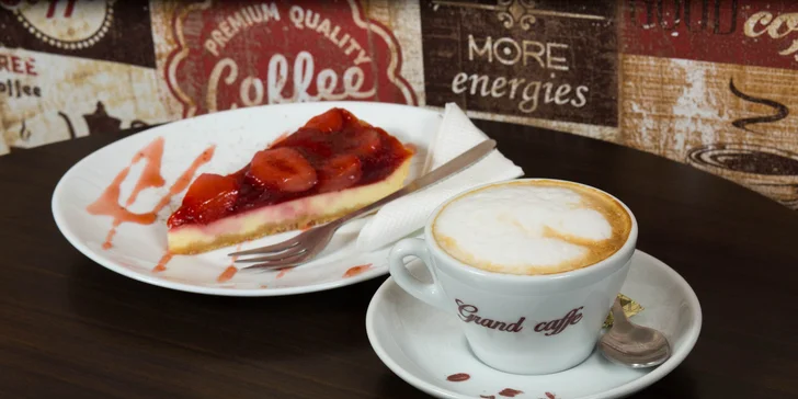 Čerstvé panini, lahodná káva so zákuskom a iné dobroty