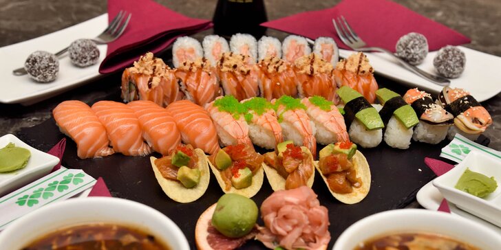 Sushi menu s polievkou a dezertom v Asian Restaurant v Auparku