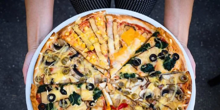 Zdravý obed alebo pizza s dovozom