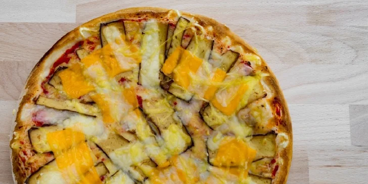 Zdravý obed alebo pizza s dovozom