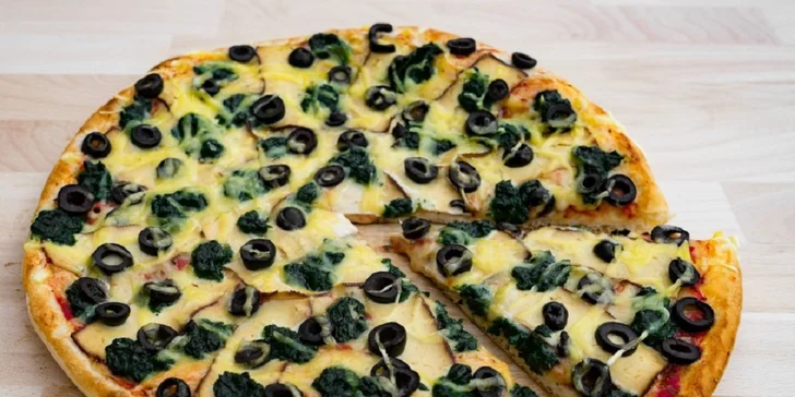 Zdravý obed alebo pizza s dovozom