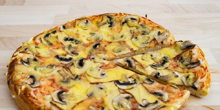 Zdravý obed alebo pizza s dovozom