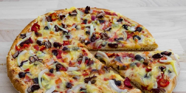 Zdravý obed alebo pizza s dovozom
