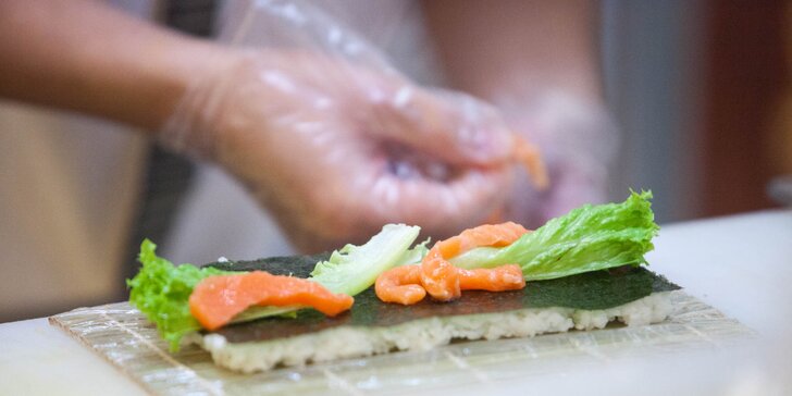 Degustačné sushi menu pre dve osoby v Shanghai reštaurácii