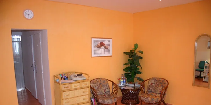 Úžasné príjemná biopedikúra chodidiel rybičkami Garra Rufa