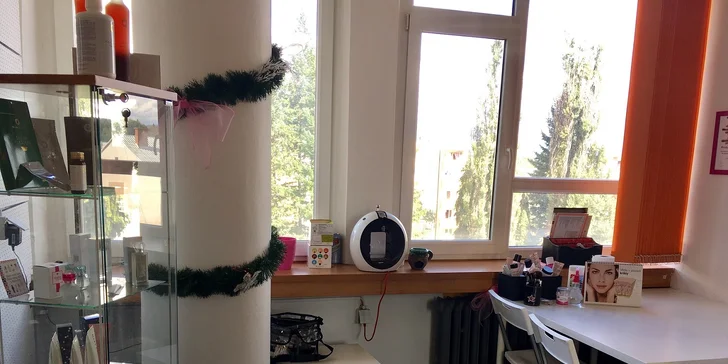 Revitalizačná kúra a lifting očného okolia, kurz sebalíčenia či spoločenské líčenie