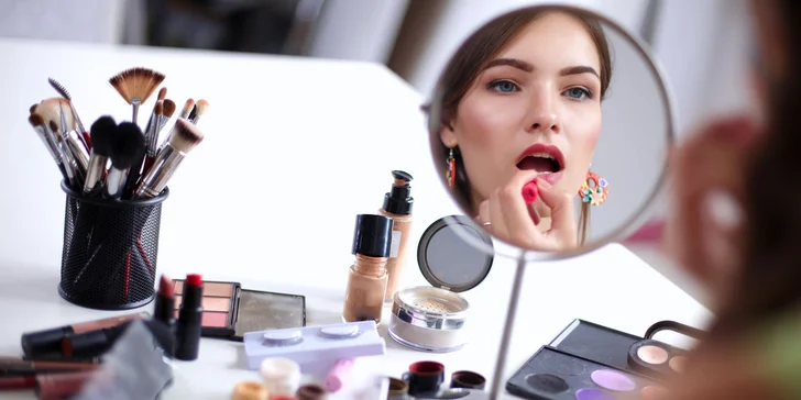 Revitalizačná kúra a lifting očného okolia, kurz sebalíčenia či spoločenské líčenie