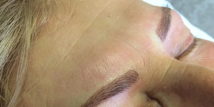 Permanentný make-up čepieľkovou metódou