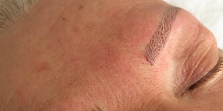 Permanentný make-up čepieľkovou metódou