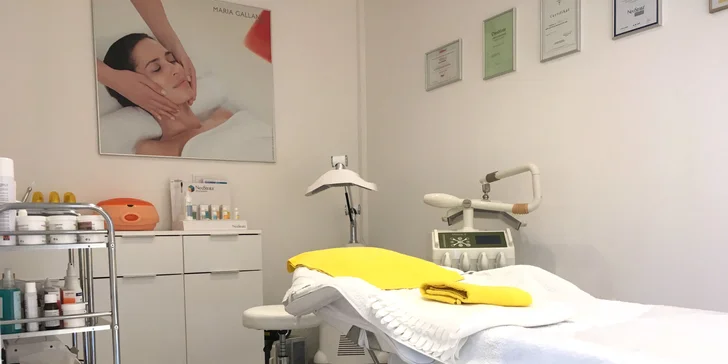 Epilácia vybranej časti tela teplým azulenovým voskom