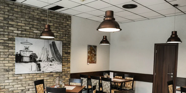 Pečené barbecue vysoké rebierka s prílohou