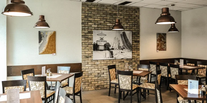 Pečené barbecue vysoké rebierka s prílohou