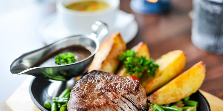 3-chodové menu s hovädzím steakom s fazuľkou a slaninou