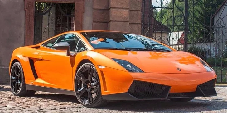 15 minútová jazda snov v superšporťákoch Ferrari, Lamborghini alebo Porsche