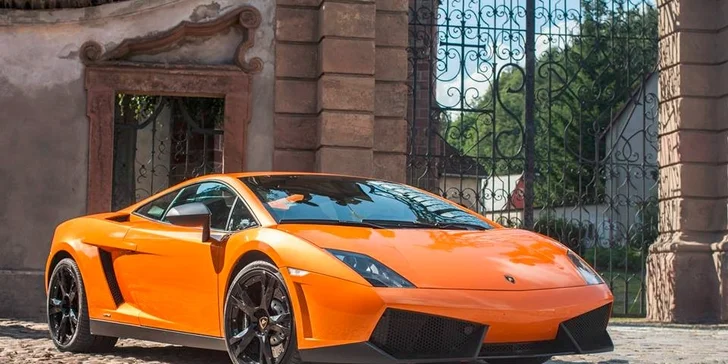 15 minútová jazda snov v superšporťákoch Ferrari, Lamborghini alebo Porsche