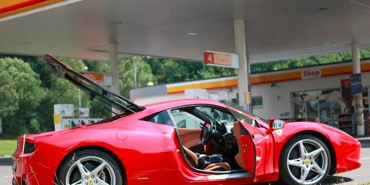 15 minútová jazda snov v superšporťákoch Ferrari, Lamborghini alebo Porsche