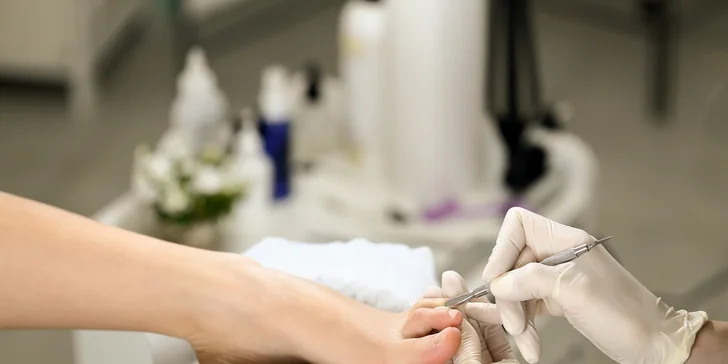 Japonská manikúra, gél lak a wellness pedikúra