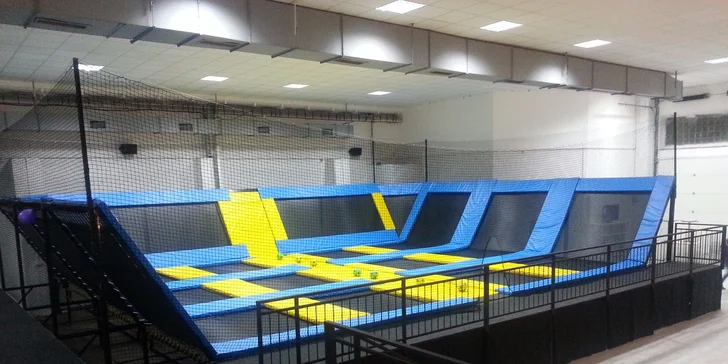 Vyskočte si od radosti: Hodina zábavy na trampolínach v JumpParku Jarov