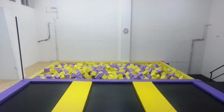 Vyskočte si od radosti: Hodina zábavy na trampolínach v JumpParku Jarov