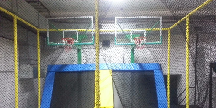 Vyskočte si od radosti: Hodina zábavy na trampolínach v JumpParku Jarov