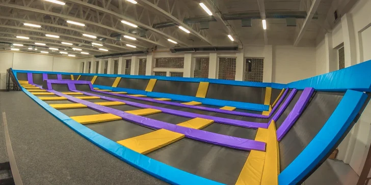 Vyskočte si od radosti: Hodina zábavy na trampolínach v JumpParku Jarov