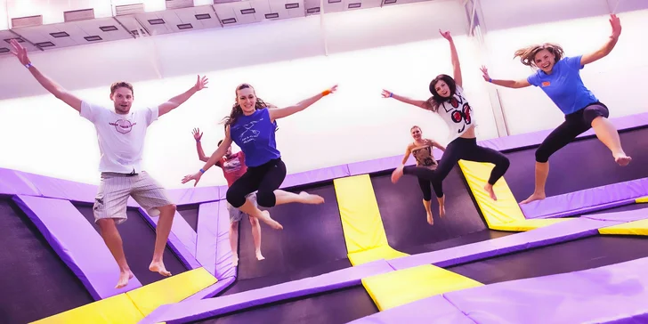 Vyskočte si od radosti: Hodina zábavy na trampolínach v JumpParku Jarov