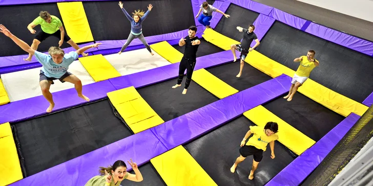 Aktívna zábava pre malých i veľkých: Hodina bláznenia na trampolínach v JumpParku Brno