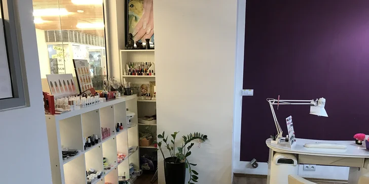 Manikúra a gélové alebo akrylové nechty v salóne Vivien