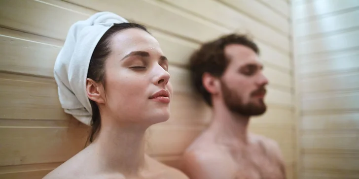Súkromný wellness s fľašou sektu až pre 4 osoby