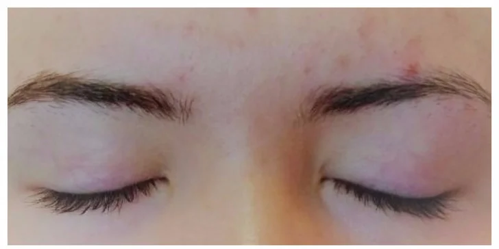 Permanentný make-up obočia alebo pier