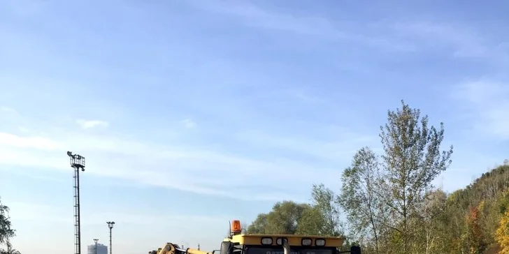 Zahrajte sa na bagristu: Polhodinové bagrovanie na obrovskom pieskovisku