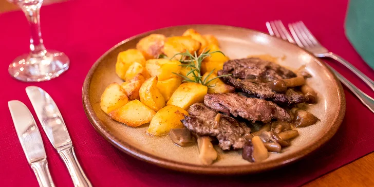 Vynikajúce srnčie medailónky s hríbami len pre Zľavomaťákov!