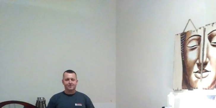Klasická, relaxačná, celotelová, vibračná či havajská masáž!