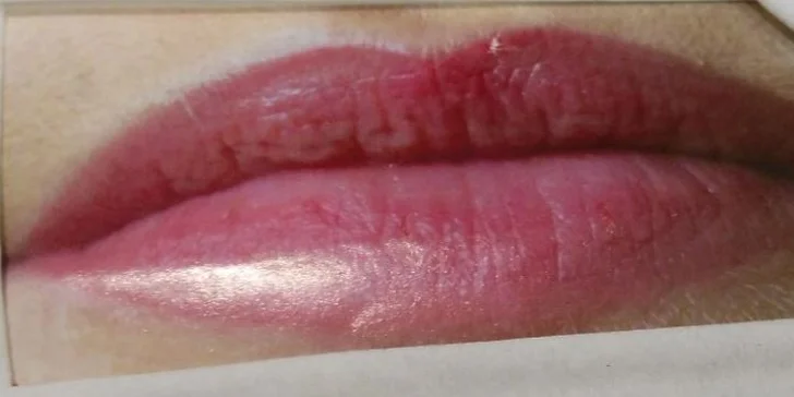 Permanentný make up obočia alebo pier