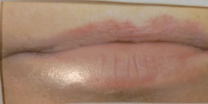 Permanentný make up obočia alebo pier