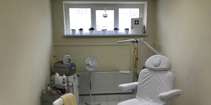 Wellness či medicinálna pedikúra a masáž nôh v salóne Aspect