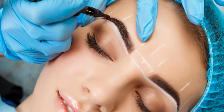 Permanentný make-up obočia alebo pier