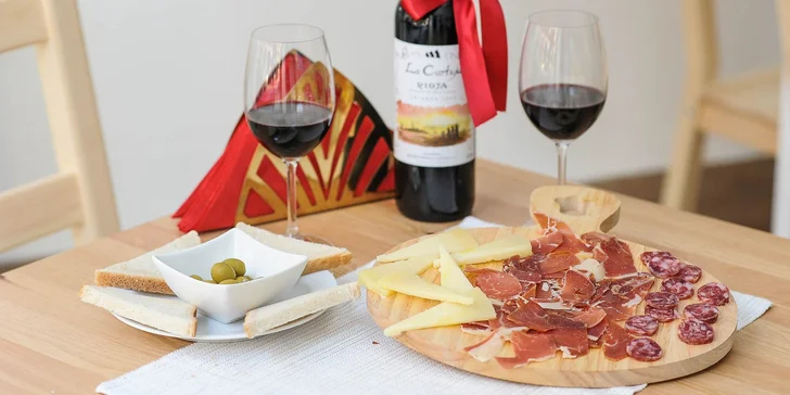 Španielsky tapas, olivy a ochutnávka Španielského vína z Rioji v La Bodega