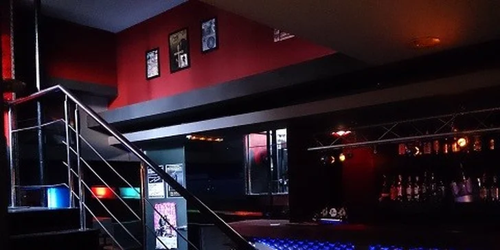 Nové burgre v klasickej americkej sladkej žemli v British Rock Stars