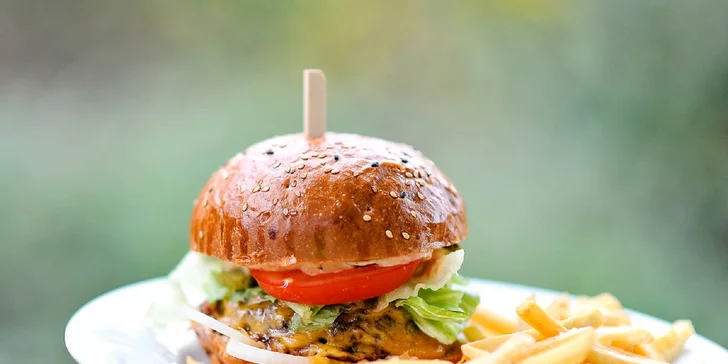 Originál malajská polievka Laksa alebo hamburger