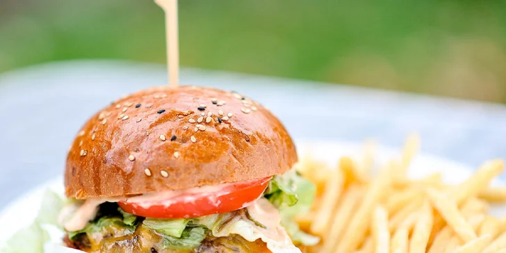 Originál malajská polievka Laksa alebo hamburger