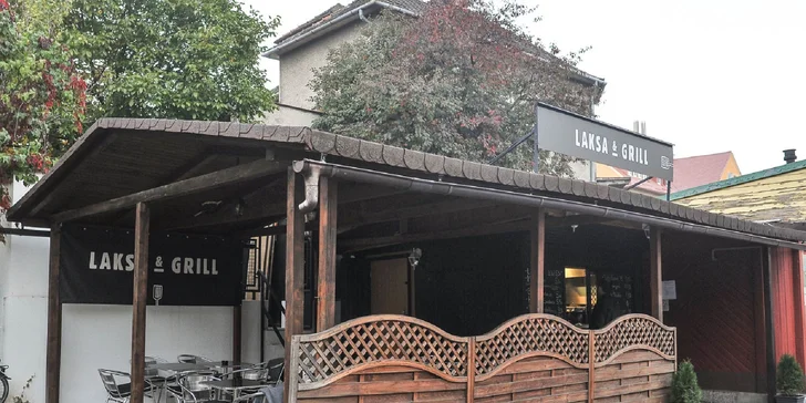 Originál malajská polievka Laksa alebo hamburger