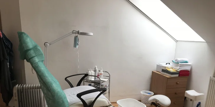Wellness pedikúra či mokrá pedikúra s regeneračným zábalom