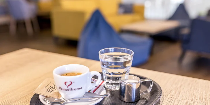 Koláčik podľa výberu s espressom, čajom alebo horúcou brusinkou v Pinet clube