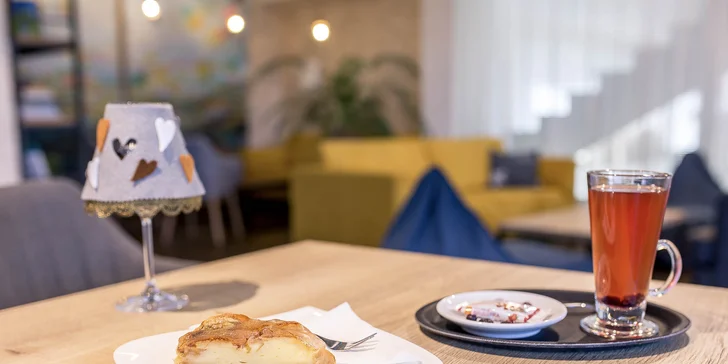 Koláčik podľa výberu s espressom, čajom alebo horúcou brusinkou v Pinet clube