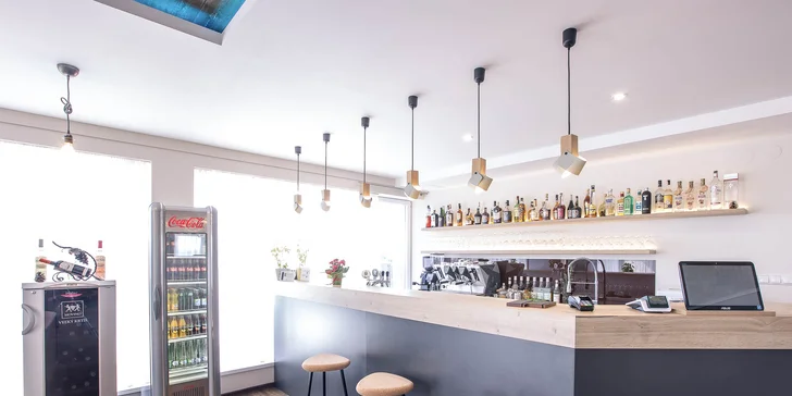 Koláčik podľa výberu s espressom, čajom alebo horúcou brusinkou v Pinet clube