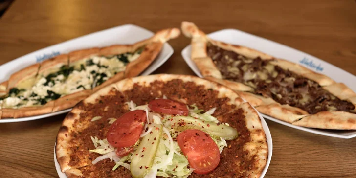 Kuracie a špenátové pide alebo hovädzí lahmacun vo Fresh markete