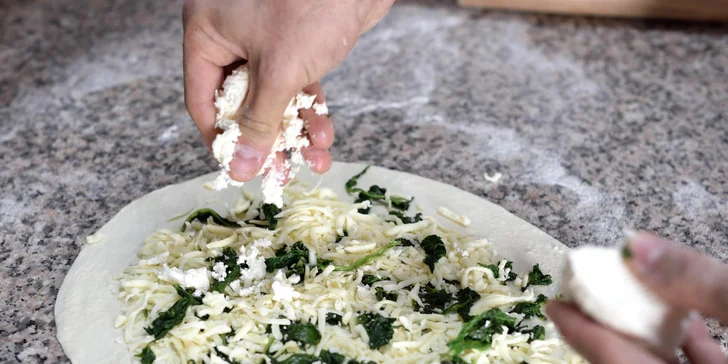 Kuracie a špenátové pide alebo hovädzí lahmacun vo Fresh markete