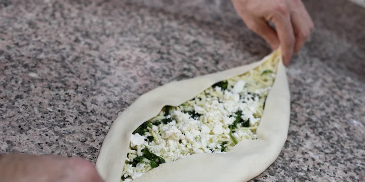 Kuracie a špenátové pide alebo hovädzí lahmacun vo Fresh markete